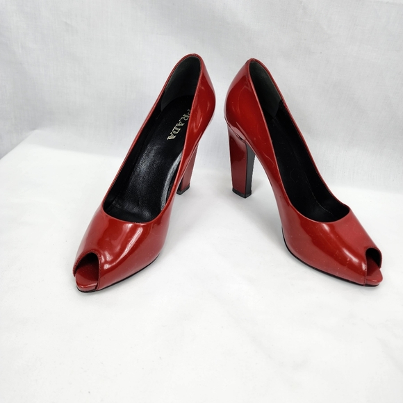 Prada Red Patent Leather Peep Toe Heels Pumps Prada Size 38 US 8 made in Italy - Picture 1 of 11